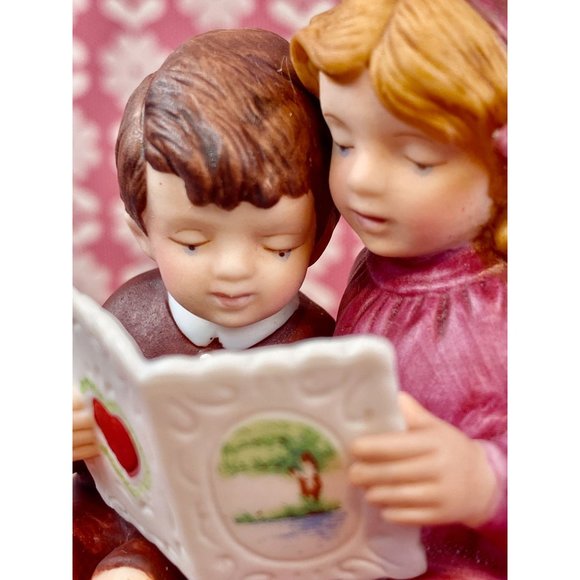 Avon Be My Valentine figurine, by Jessie Wilcox Smith collection, so cute - Picture 3 of 17